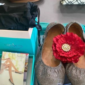 Size 6 Grey croc print Tieks by Gavrelli shoes with original packaging.